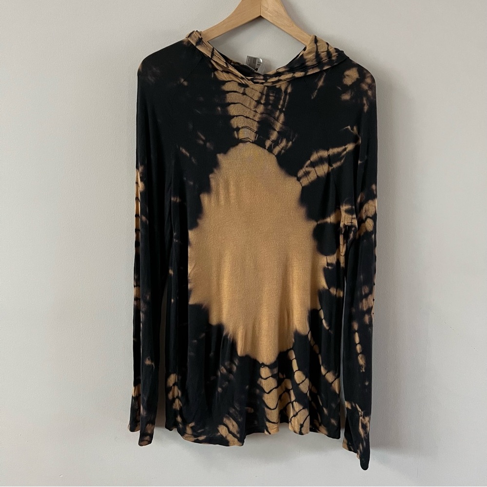 Go couture Knit pullover hoodie Ladies size small Tan black tie dye